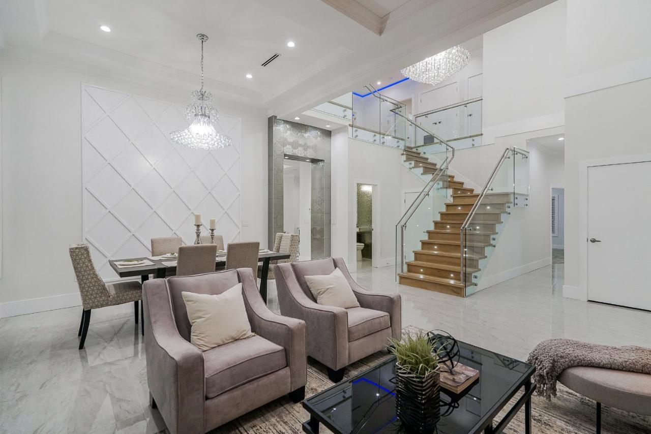Sun Suite Surrey Dış mekan fotoğraf