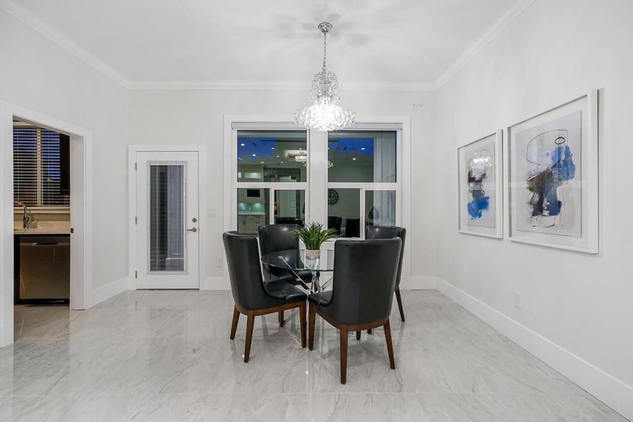 Sun Suite Surrey Dış mekan fotoğraf