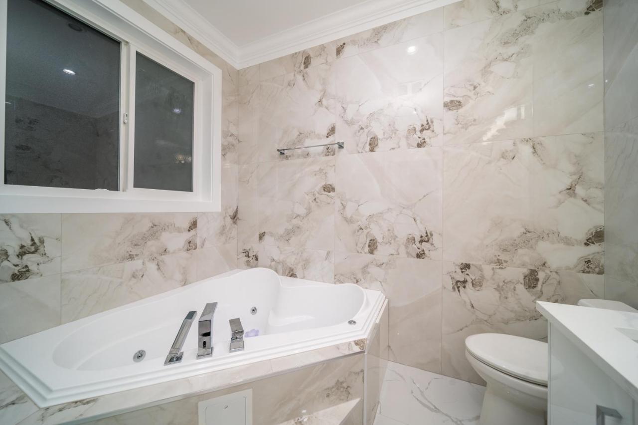 Sun Suite Surrey Dış mekan fotoğraf